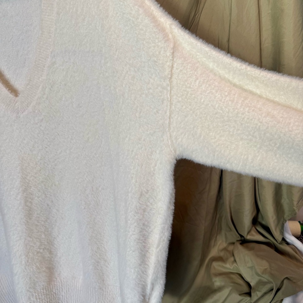 By Anthropologie Oversized Deep V-Neck Eyelash Tunic Ivory Sweater - Picture 5 of 12